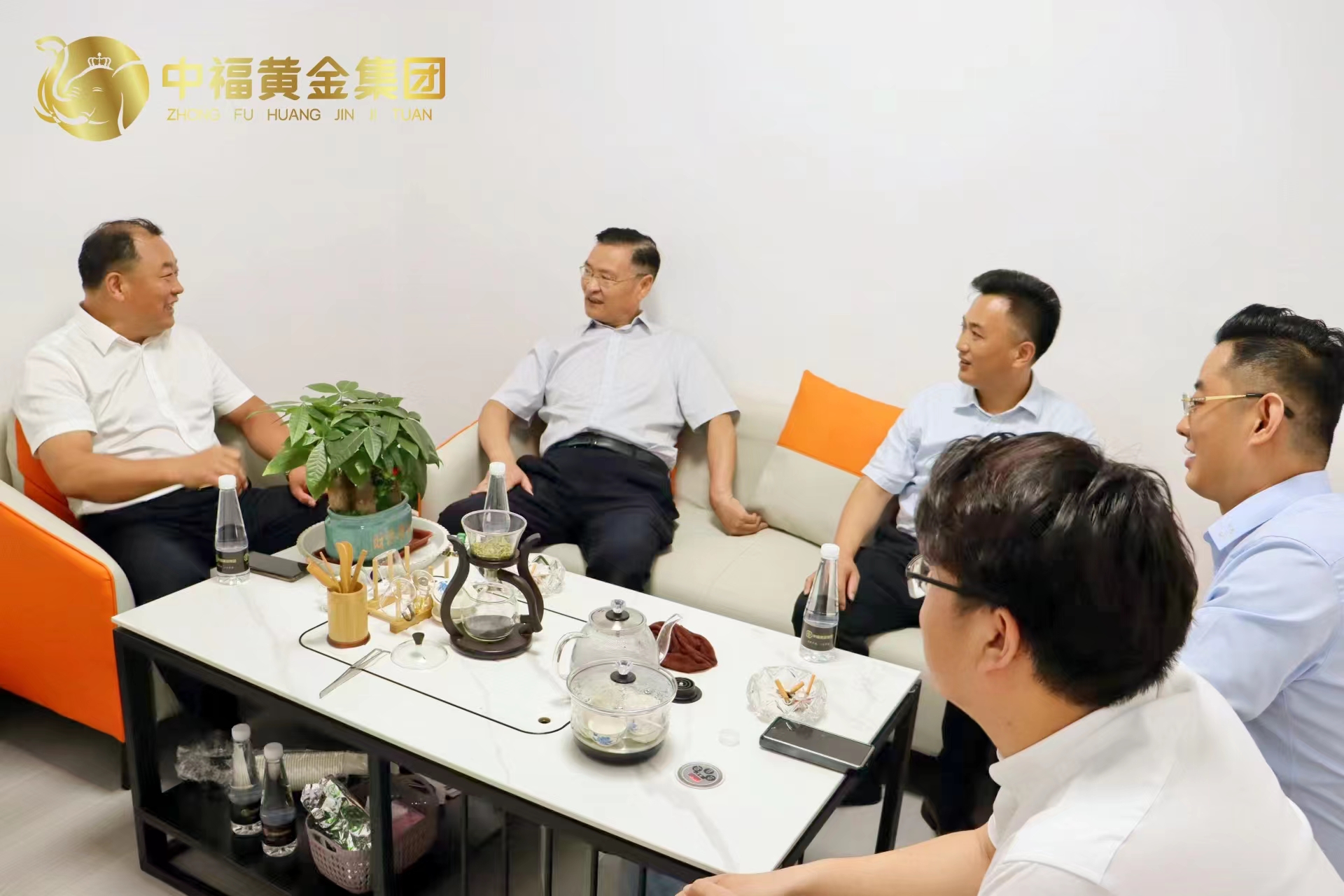 新店启航 | 热烈祝贺中福黄金集团匠鑫中福西岗金店开业大吉！(图1)